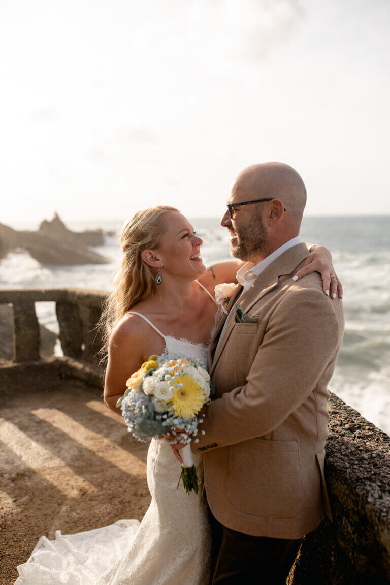 Couple photography in Rocher de la Vierge in Biarrritz