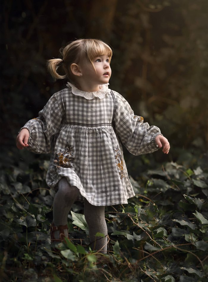 Kid photography photo session in the forest in the Basque Country
